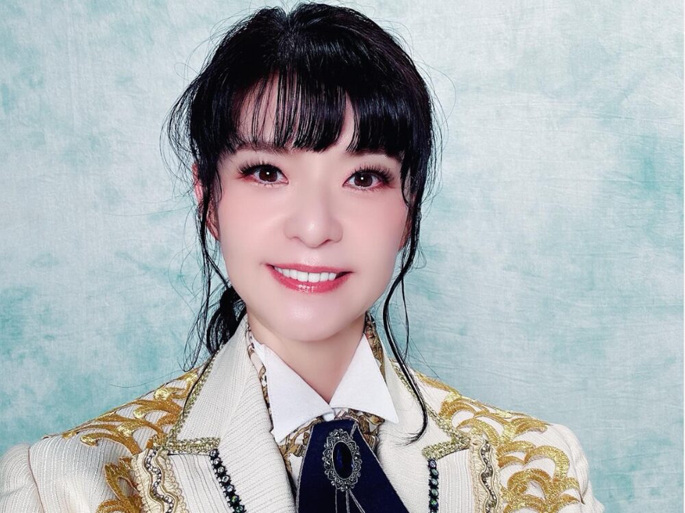 彩輝直さんの画像です